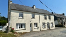 GRANDE MAISON DE BOURG DE 180 m² AVEC DEPENDANCE ET HANGAR 