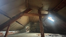 GRANDE MAISON DE BOURG DE 180 m² AVEC DEPENDANCE ET HANGAR 