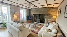 Maison de caractère de 290 m² au cœur du bourg (22)