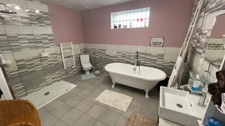 Maison de caractère de 290 m² au cœur du bourg (22)