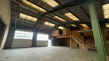 Local d'activité de 1900 m² env en périphérie de LOUDEAC