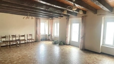 GRANDE MAISON DE BOURG DE 180 m² AVEC DEPENDANCE ET HANGAR 