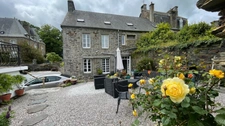 Maison de caractère de 290 m² au cœur du bourg (22)