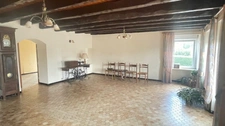 GRANDE MAISON DE BOURG DE 180 m² AVEC DEPENDANCE ET HANGAR 