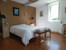 MAISON GASCOGNE QUATRE CHAMBRES ENTIEREMENT RENOVEE SUR 1 HECTARE ET SES DEPENDANCES 