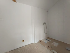ENSEMBLE IMMOBILIER A TERMINER DE RENOVER AVEC GARAGE SUR LE CHEMIN DE COMPOSTELLE.