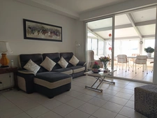 MAISON LUMINEUSE DE PLAIN -PIED 4 CHAMBRES VUE PYRENEES .