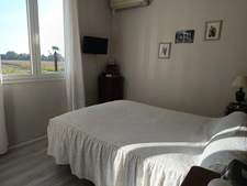 MAISON LUMINEUSE DE PLAIN -PIED 4 CHAMBRES VUE PYRENEES .