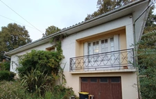 MAISON SUR SOUS SOL 3 CHAMBRES AVEC GARAGE , QUARTIER CALME .