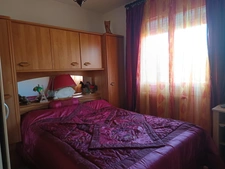 MAISON COMPOSEE DE DEUX APPARTEMENTS ,QUARTIER CALME.