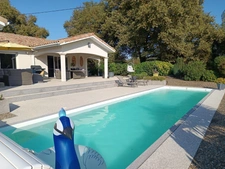 CONTEMPORAINE DE 180 M² AUX PRESTATIONS DE QUALITE AVEC PISCINE CHAUFFEE .