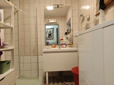 Maison des hauteurs avec vue dégagée et fort potentiel – 1300 m² de terrain