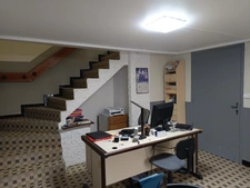 Maison des hauteurs avec vue dégagée et fort potentiel – 1300 m² de terrain