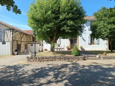 MAISON GASCOGNE QUATRE CHAMBRES ENTIEREMENT RENOVEE SUR 1 HECTARE ET SES DEPENDANCES 