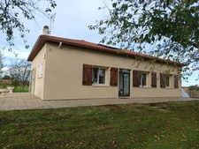 MAISON CONTEMPORAINE DE PLAIN-PIED AVEC DEPENDANCES SUR PLUS DE 1 HECTARE AVEC VUE PYRENEES 