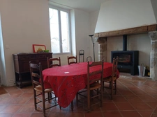 EMPLACEMENT EXCEPTIONNEL POUR CET ANCIEN CORPS DE FERME DE 4 HECTARES , VUE PYRENEES .