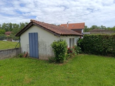 MAISON AVEC DE  BEAUX VOLUMES ,COEUR DE VILLE , QUARTIER CALME ET PRIVILIGIE.