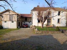 MAISON GASCOGNE QUATRE CHAMBRES ENTIEREMENT RENOVEE SUR 1 HECTARE ET SES DEPENDANCES 