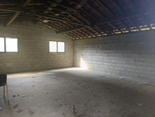 Maison des hauteurs avec vue dégagée et fort potentiel – 1300 m² de terrain