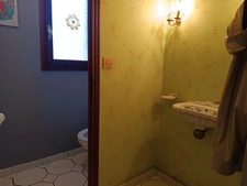MAISON COEUR DE VILLE AVEC PISCINE .