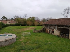 ANCIEN CORPS DE FERME SUR 13356 M² A DEUX PAS DU VILLAGE