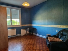 Habitation de plain-pied comportant 4 chambres.