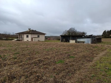 MAISON SUR SOUS SOL SUR UN TERRAIN D'ENVIRON 5000 M²