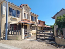 ENSEMBLE IMMOBILIER COMPOSE DE DEUX HABITATION AVEC DEPANDANCES 