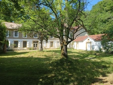  Magnifique ancien bâtiment thermal à potentiel exceptionnel – 1 000 m² sur 1,5 ha