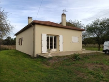 MAISON CONTEMPORAINE DE PLAIN-PIED AVEC DEPENDANCES SUR PLUS DE 1 HECTARE AVEC VUE PYRENEES 