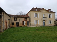 ANCIEN CORPS DE FERME SUR 13356 M² A DEUX PAS DU VILLAGE