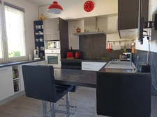 MAISON LUMINEUSE DE PLAIN -PIED 4 CHAMBRES VUE PYRENEES .