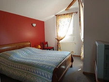 CONTEMPORAINE DE 5 CHAMBRES , QUARTIER RECHERCHE.