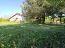 Habitation de plain-pied comportant 4 chambres.