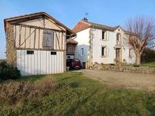 MAISON GASCOGNE QUATRE CHAMBRES ENTIEREMENT RENOVEE SUR 1 HECTARE ET SES DEPENDANCES 