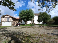 MAISON GASCOGNE QUATRE CHAMBRES ENTIEREMENT RENOVEE SUR 1 HECTARE ET SES DEPENDANCES 