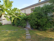 MAISON COMPOSEE DE DEUX APPARTEMENTS ,QUARTIER CALME.