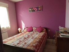Habitation de plain-pied comportant 4 chambres.