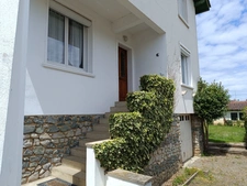 MAISON AVEC DE  BEAUX VOLUMES ,COEUR DE VILLE , QUARTIER CALME ET PRIVILIGIE.