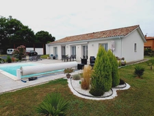 MAISON QUATRE CHAMBRES AVEC PISCINE ET GARAGE .