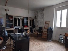 ANCIEN CORPS DE FERME SUR 13356 M² A DEUX PAS DU VILLAGE