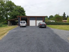 MAISON QUATRE CHAMBRES AVEC PISCINE ET GARAGE .