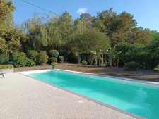 CONTEMPORAINE DE 180 M² AUX PRESTATIONS DE QUALITE AVEC PISCINE CHAUFFEE .