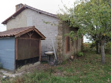 MAISON CONTEMPORAINE DE PLAIN-PIED AVEC DEPENDANCES SUR PLUS DE 1 HECTARE AVEC VUE PYRENEES 