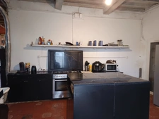 ANCIEN CORPS DE FERME SUR 13356 M² A DEUX PAS DU VILLAGE