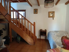Charmante maison avec garage, idéalement située à proximité de toutes les commodités.