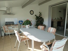 MAISON LUMINEUSE DE PLAIN -PIED 4 CHAMBRES VUE PYRENEES .