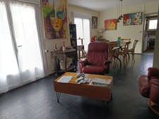 Maison des hauteurs avec vue dégagée et fort potentiel – 1300 m² de terrain