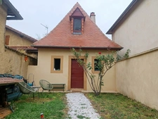 Charmante Béarnaise en pierre avec jardin – À finir de rénover