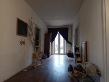 ANCIEN CORPS DE FERME SUR 13356 M² A DEUX PAS DU VILLAGE
